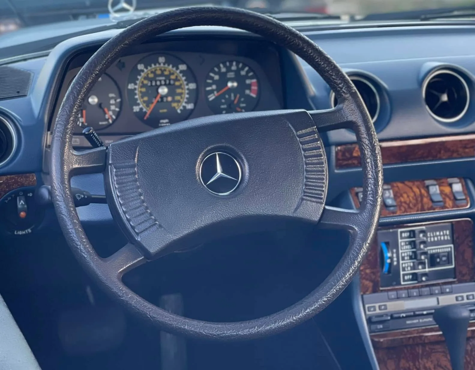 Mercedes-Benz C123 280 CE photo 4
